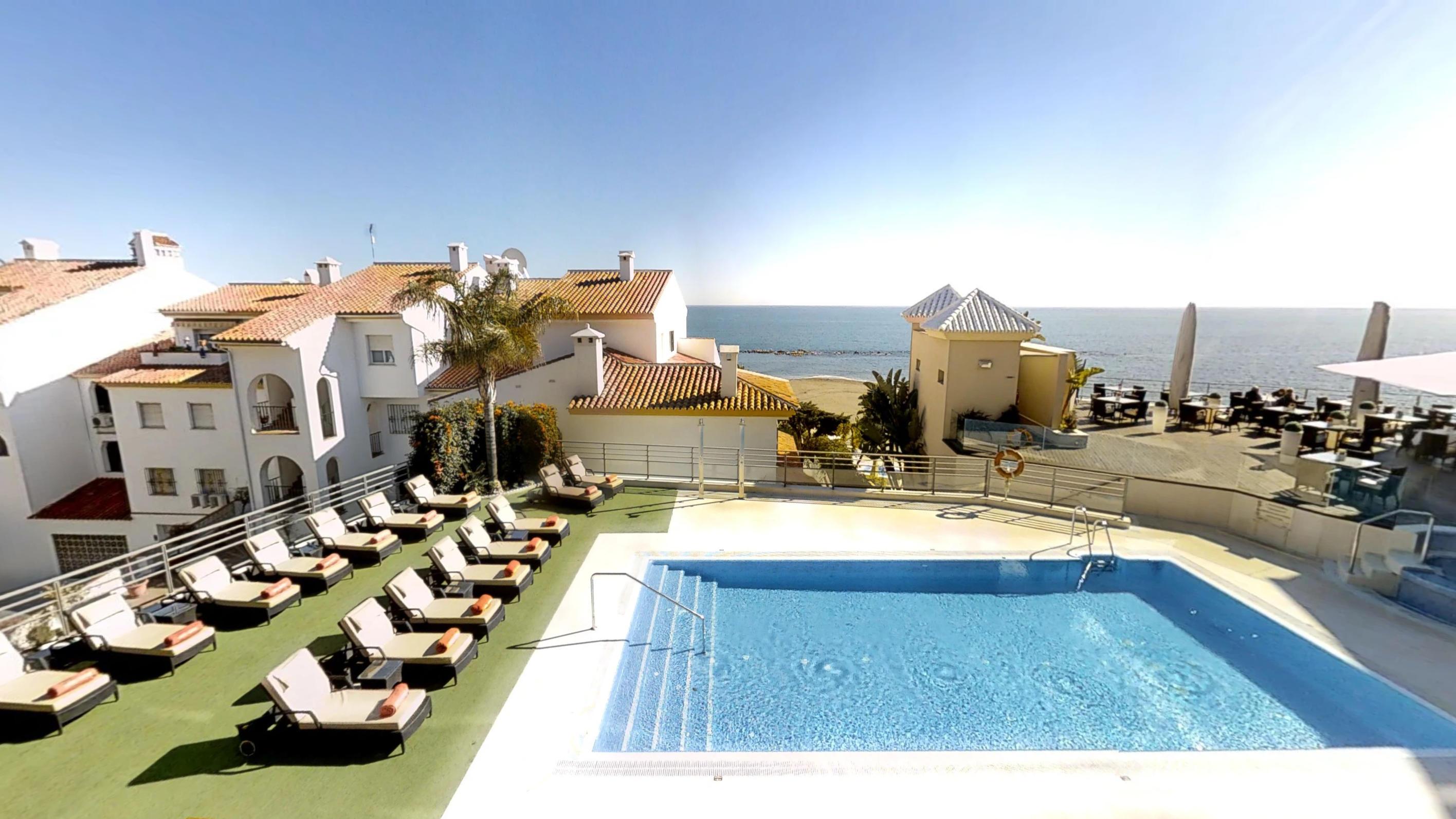 빈시 셀렉시온 알레이사, 호텔 부티크 앤 스파 베날마데나코스타 외부 사진 A swimming pool in Spain