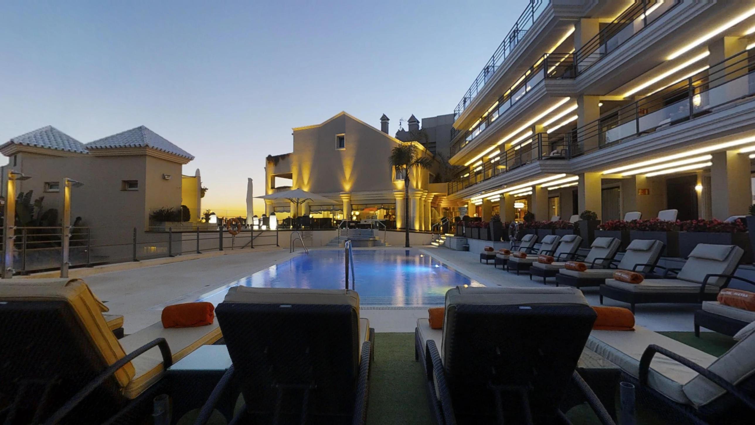빈시 셀렉시온 알레이사, 호텔 부티크 앤 스파 베날마데나코스타 외부 사진 The pool at the hotel