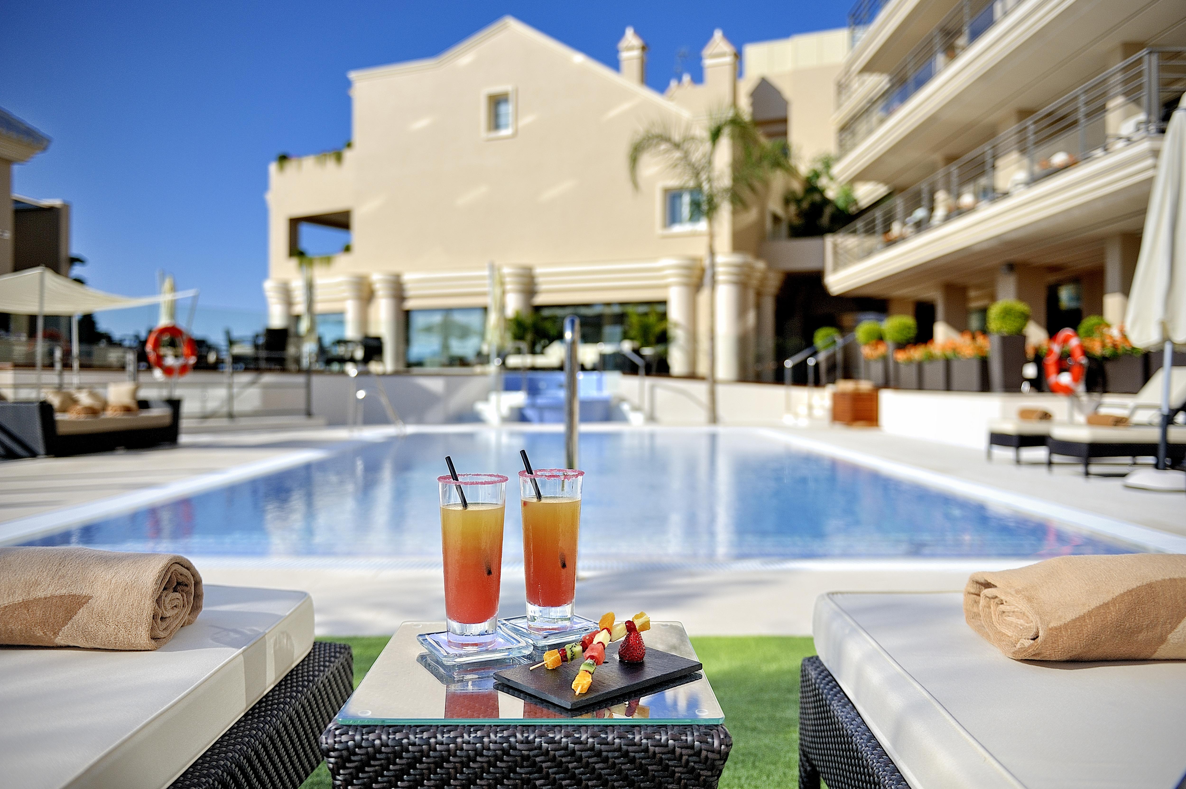 빈시 셀렉시온 알레이사, 호텔 부티크 앤 스파 베날마데나코스타 외부 사진 The pool at the hotel