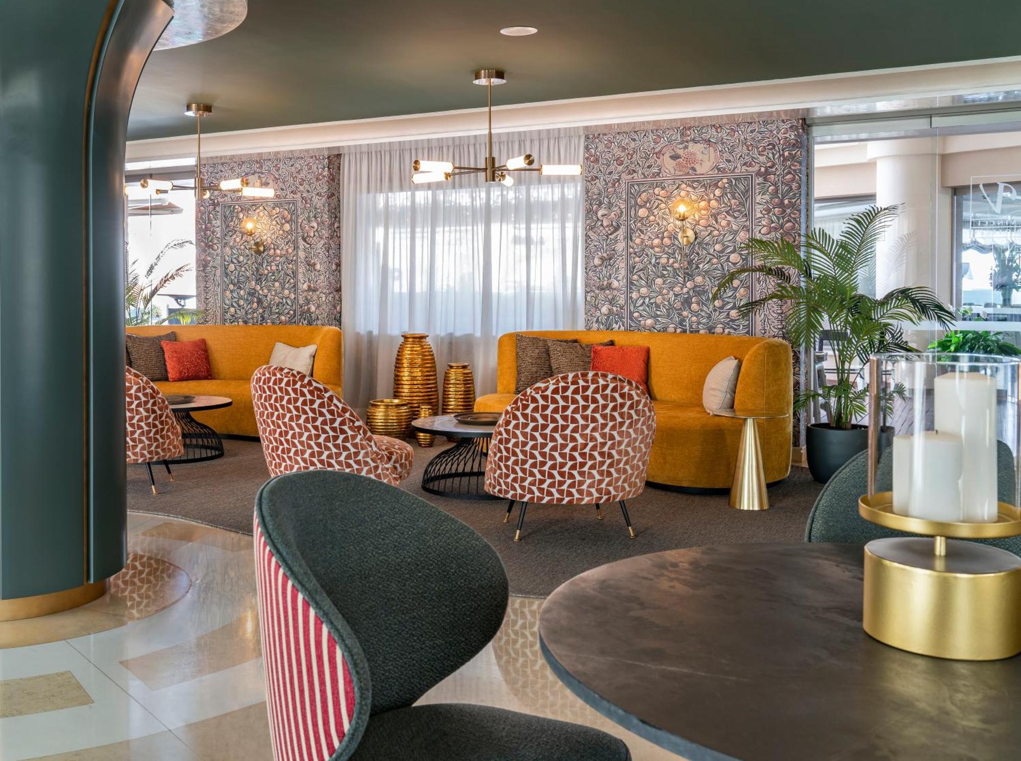 빈시 셀렉시온 알레이사, 호텔 부티크 앤 스파 베날마데나코스타 외부 사진 The lounge at the airport