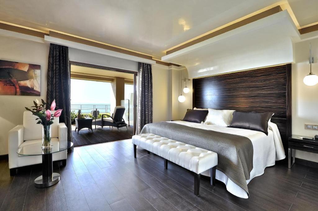 빈시 셀렉시온 알레이사, 호텔 부티크 앤 스파 베날마데나코스타 외부 사진 A bedroom at the hotel