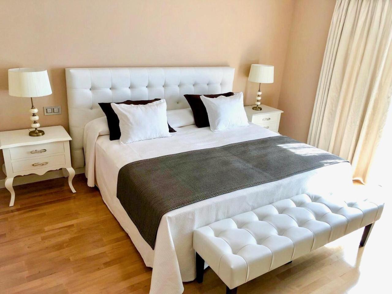 빈시 셀렉시온 알레이사, 호텔 부티크 앤 스파 베날마데나코스타 외부 사진 A bed with a bed runner